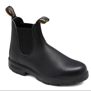 Black Blundstones